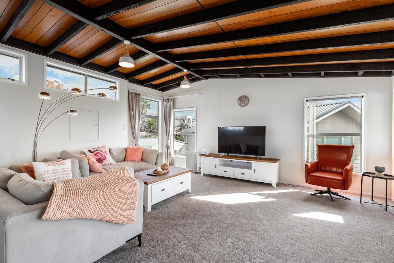 Couches, Bar Table & Kawau View Villa Snells Beach Ngoại thất bức ảnh